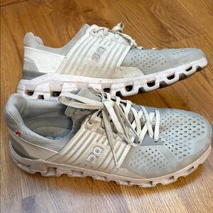 On Womens Cloudswift Grey & White Running Shoes Sneakers Size 8 Performance